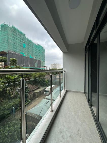 3 Bed Apartment with En Suite in Lavington - Aanzicht 4
