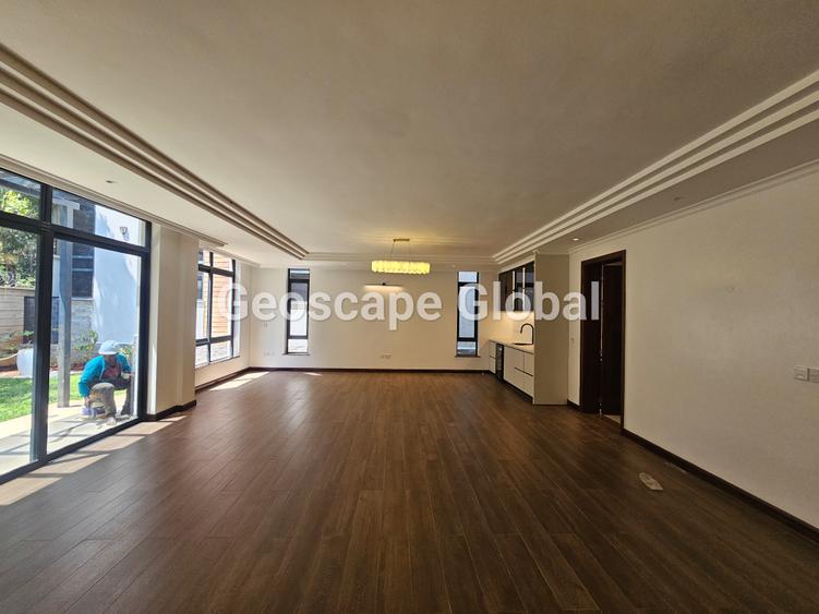 5 Bed Townhouse with En Suite in Lavington - Ansicht 3