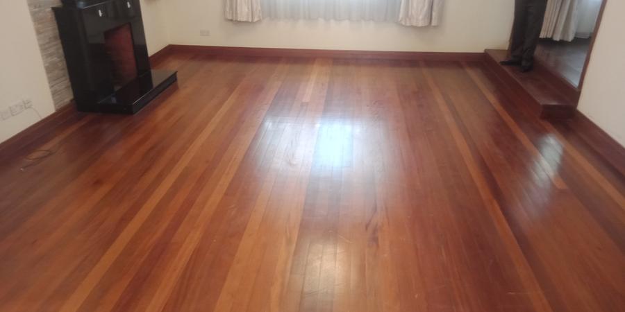 5 Bed Townhouse with En Suite in Lavington – pohled 3