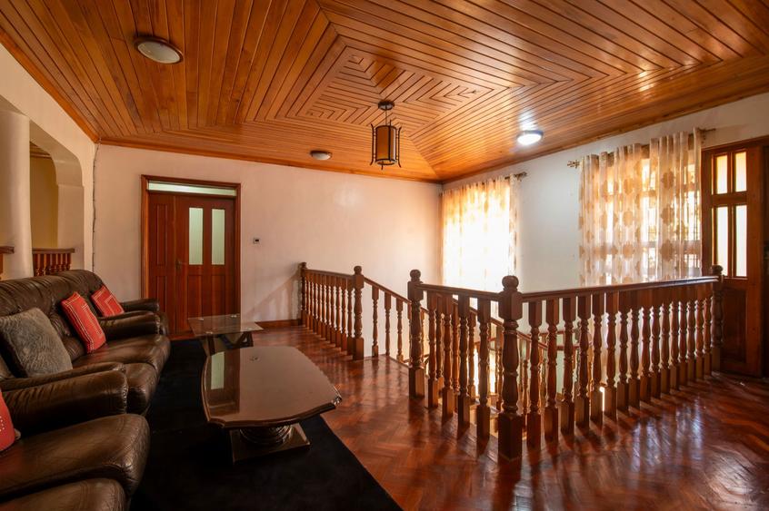 5 Bed House in Runda - Aanzicht 3