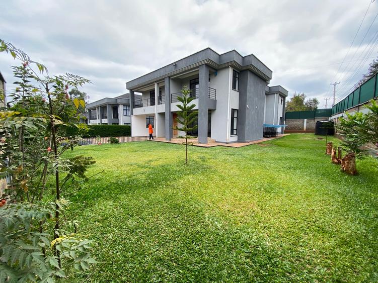 4 Bed Townhouse with En Suite in Ridgeways, Ridgeways