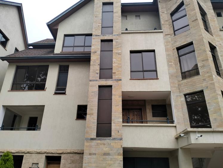 4 Bed Townhouse with En Suite in Lavington - Vista 2
