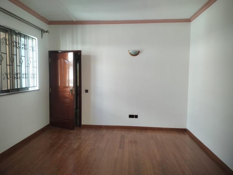 4 Bed Townhouse with Staff Quarters at Few Minutes Drive To Gigiri - Altro