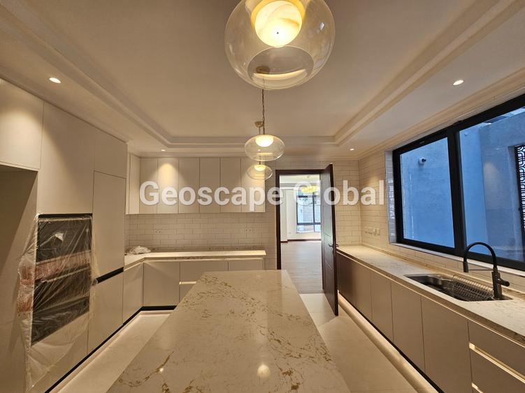 5 Bed Townhouse with En Suite in Lavington - Mehr