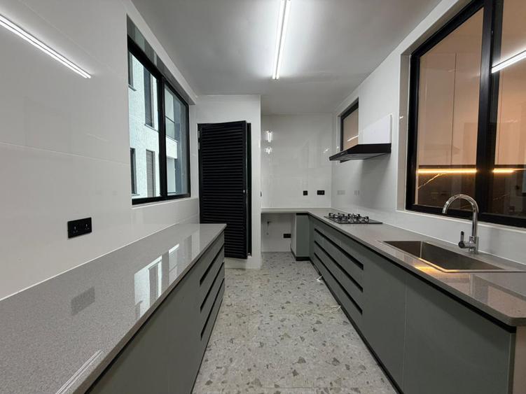 2 Bed Apartment with En Suite at Peponi Road - Bild 3