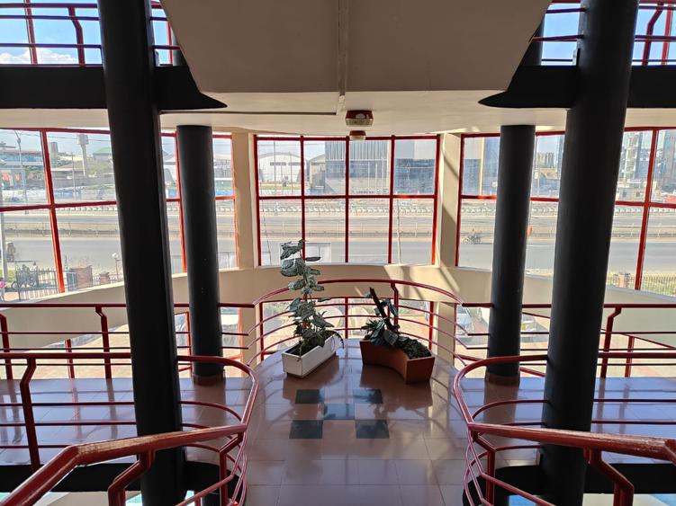 Office at General Motors - Vista 5