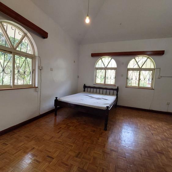 5 Bed House with En Suite at Mimosa Road - Ansicht 4