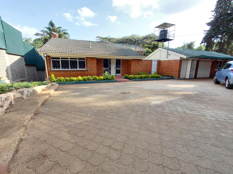 5 Bed House with En Suite in Kitisuru - Widok 3