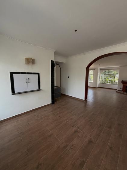 4 Bed Townhouse with En Suite at Amboseli Road - Bild 3
