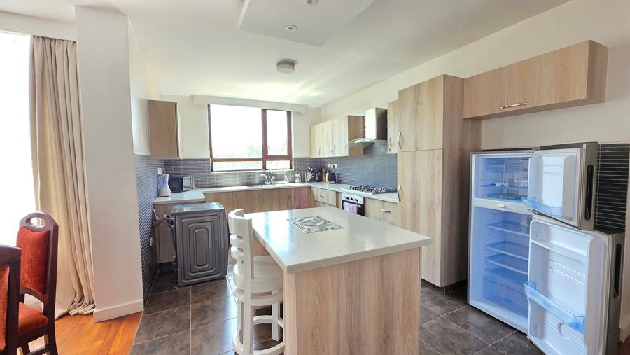 Furnished 2 Bed Apartment with En Suite at Denis Prit Road – pohled 2