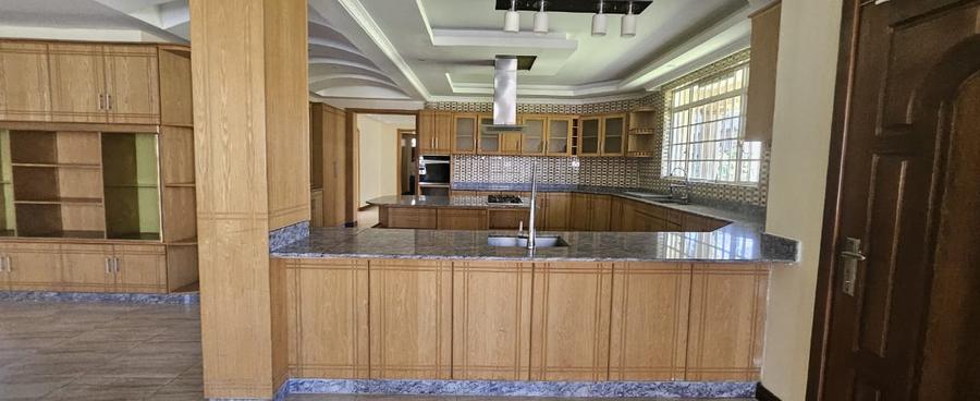 6 Bed House with En Suite in Runda - Meer