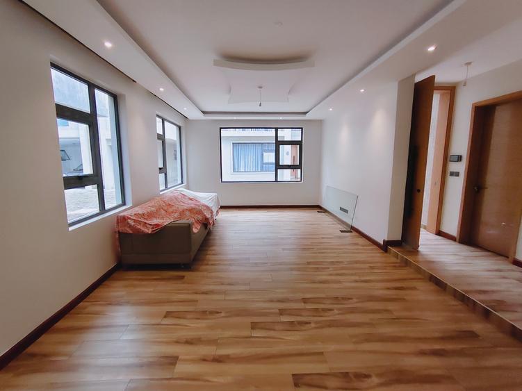 6 Bed Villa with En Suite in Lavington - Vista 4