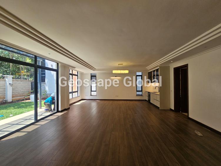 5 Bed Townhouse with En Suite in Lavington - Ansicht 2