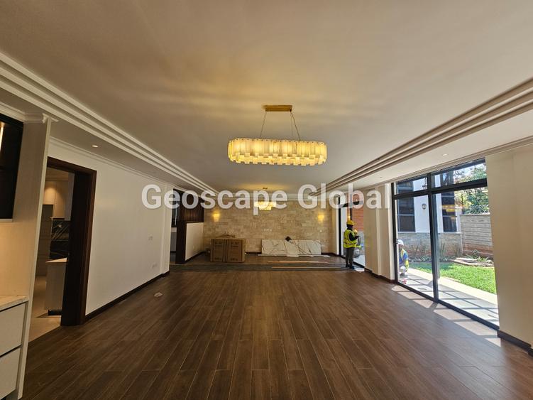 5 Bed Townhouse with En Suite in Lavington - Ansicht 5