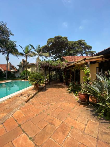 5 Bed House with En Suite in Lavington - Vista 2