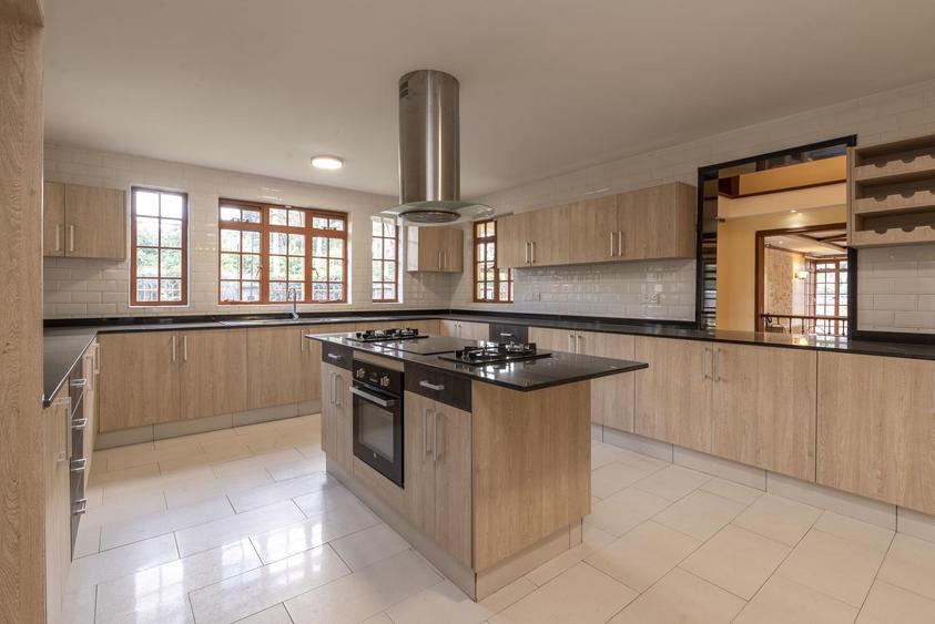 5 Bed House with En Suite in Karen - Vue 6