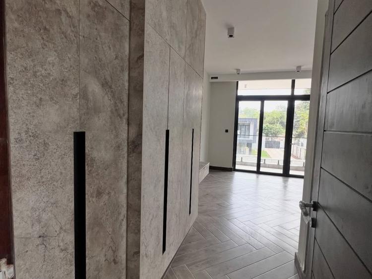 5 Bed Villa with En Suite at Nyari - Więcej