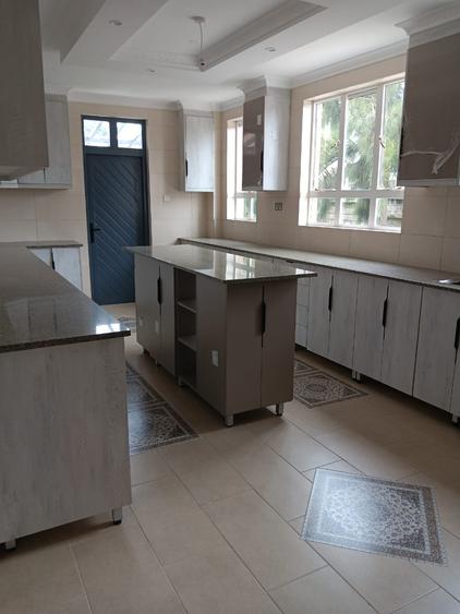 5 Bed House with En Suite at Garden Estate - Ansicht 5