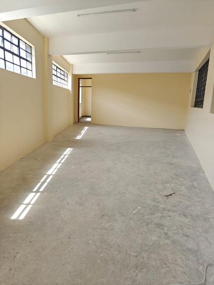 70,000 ft² Warehouse in Industrial Area - Widok 3