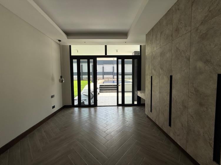 5 Bed House with En Suite in Nyari - Aanzicht 5