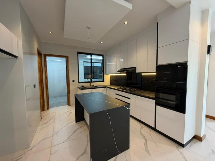 2 Bed Apartment with En Suite at Peponi Road - Bild 4