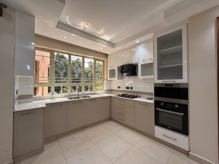 6 Bed House with En Suite in Nyari - Ansicht 3