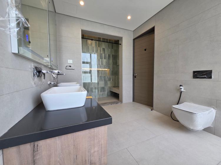 5 Bed House with En Suite in Brookside – pohled 3
