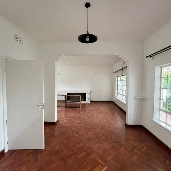 3 Bed House with En Suite at Jacaranda Avenue - Aanzicht 4