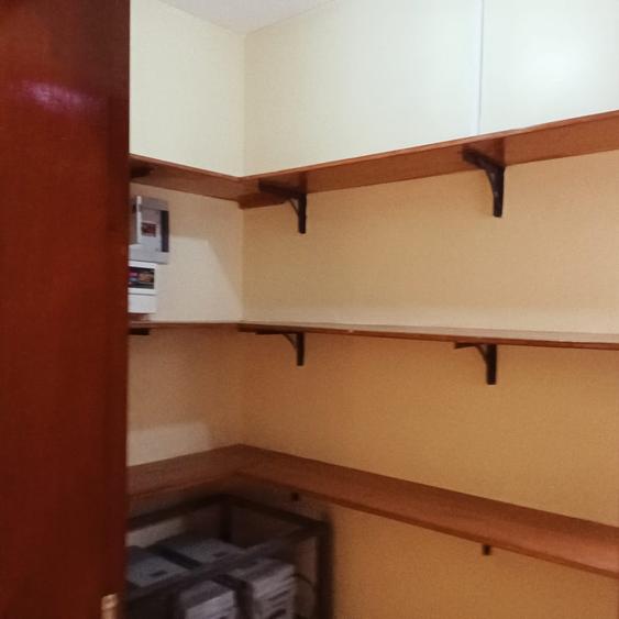 4 Bed Townhouse with En Suite in Lavington - Widok 5