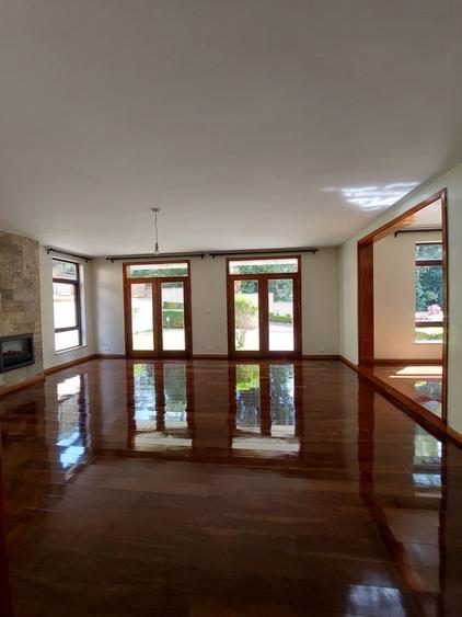 5 Bed Townhouse with En Suite in Lavington - Aanzicht 4