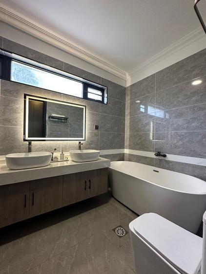 4 Bed Apartment with En Suite in Lavington - Widok 2