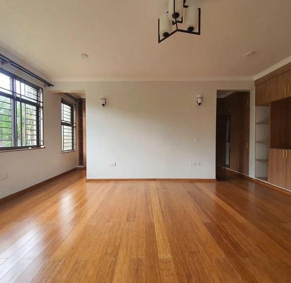 5 Bed House with En Suite in Lavington - Widok 5