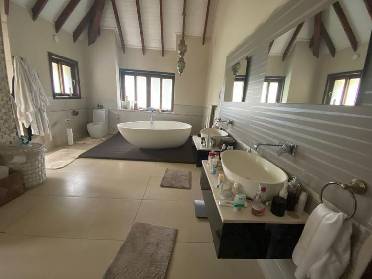 5 Bed Villa with En Suite in Spring Valley - Altro