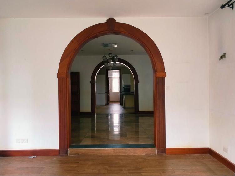 4 Bed Villa with En Suite in Rosslyn - Aanzicht 3