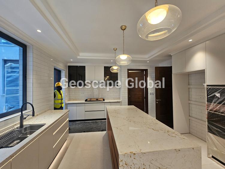 5 Bed Townhouse with En Suite in Lavington - Ansicht 6