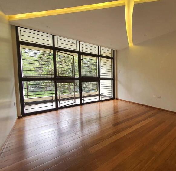 5 Bed House with En Suite in Lavington - Widok 4