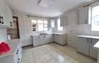 4 Bed House with En Suite in Thome - 3