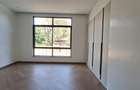 5 Bed House with En Suite in Lavington - 11