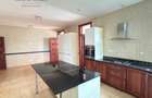 5 Bed House with En Suite at Rosslyn - 7