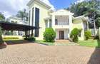 5 Bed Townhouse with En Suite at Lavington Green - 3