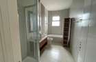 5 Bed Apartment with En Suite in Brookside - 2