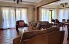 4 Bed Villa with En Suite in Windsor - 1