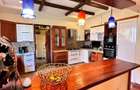 6 Bed House with En Suite at Ridgeway - 11