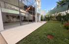 5 Bed Townhouse with En Suite in Lavington - 4