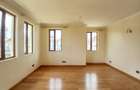 5 Bed Townhouse with En Suite at Riverside Drive - 16