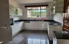 4 Bed Townhouse with En Suite in Rosslyn - 2