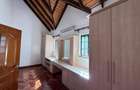5 Bed Townhouse with En Suite at Lavington - 13
