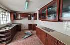 5 Bed Townhouse with En Suite at Westlands - 6