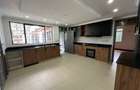 5 Bed House with En Suite in Garden Estate - 6