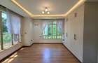 10 Bed House with En Suite in Nyari - 15